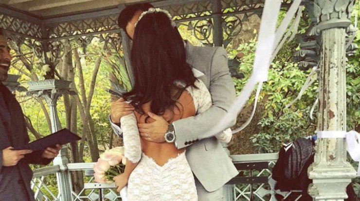 Επέτειος γάμου για επώνυμη Κύπρια και είδαμε στιγμιότυπα για πρώτη φορά! [εικόνες]