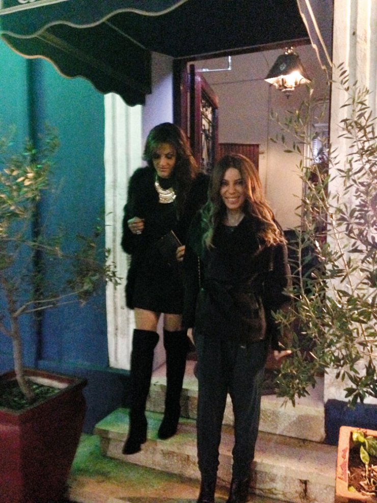 Η Στάλω Ηλία ανέλαβε χρέη νταντάς του γιου του Νίκου Κουρκούλη και της Κέλλυ Κελεκίδου