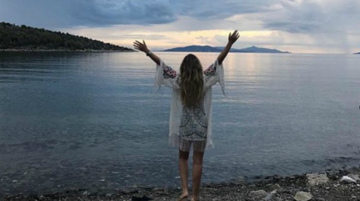 Επώνυμη Ελληνίδα παντρεύεται και περιμένει το πρώτο της μωράκι!