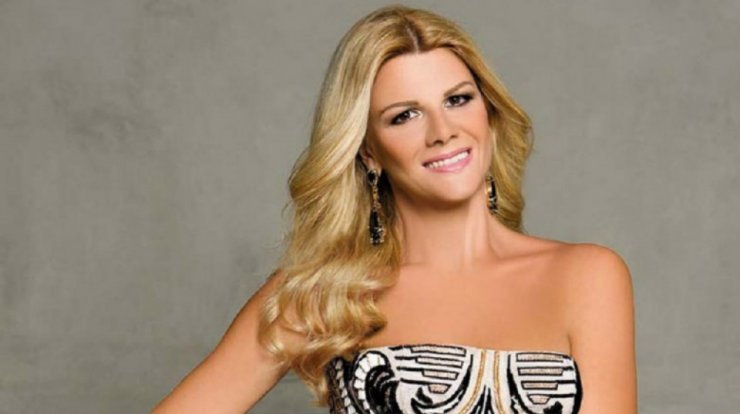 Η Έλσα Αναστασιάδη φωτογραφίζεται σε ένα σπάνιο στιγμιότυπο μαζί με την κόρη της 