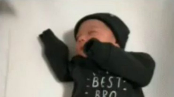 Είδαμε τον νεογέννητο γιο επώνυμου Κύπριου! [βίντεο]