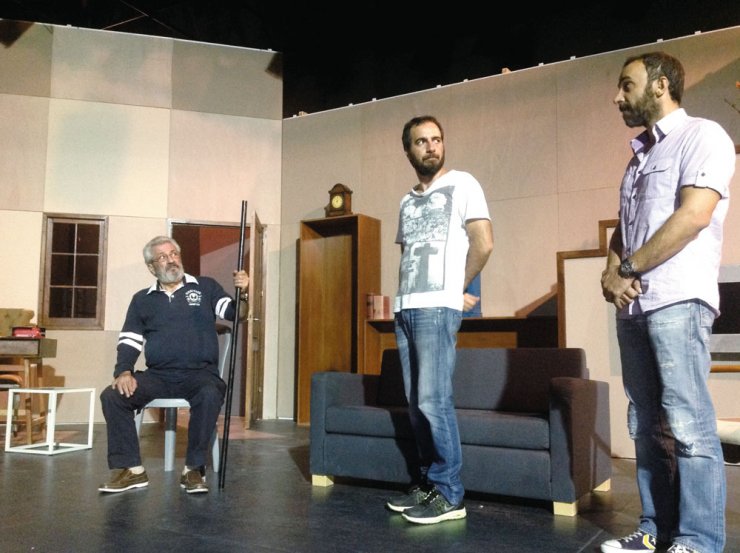 Πήγαμε στις πρόβες της νέας θεατρικής παράστασης του Λώρη Λοϊζίδη