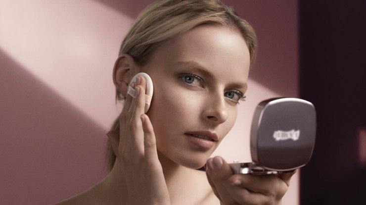 Η La Mer παρουσιάζει το νέο The Luminous Lifting Cushion Foundation SPF 20