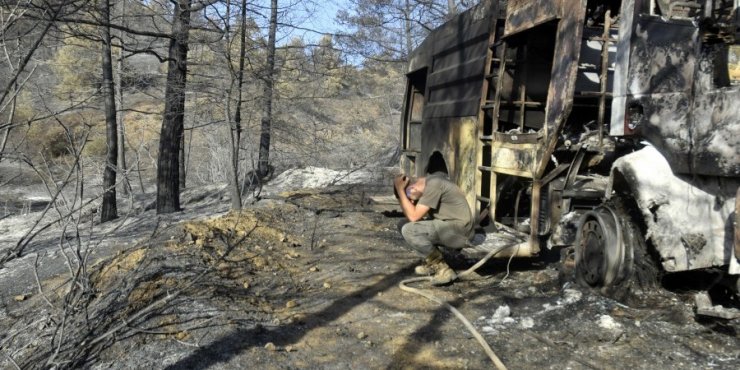 LIVE: Συγκρατημένη αισιοδοξία για έλεγχο της πυρκαγιάς 
