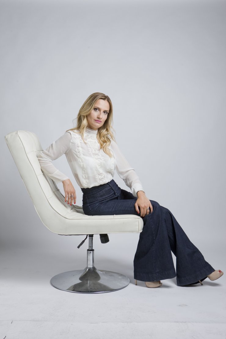 Γωγώ Αλεξανδρινού: Δείτε τη να κοιμάται στον καναπέ του γραφείου της