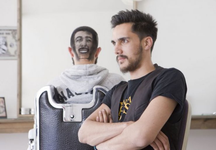 Ο Κύπριος κομμωτής που... ζωγραφίζει στο κεφάλι