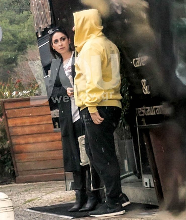 Δεν μπορεί να κρύβεται άλλο ο Έλληνας παρουσιαστής! Τον τσάκωσαν οι φωτογράφοι με τη νέα του σύντροφο