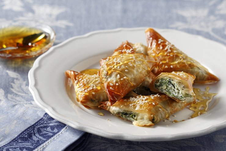 Μικρά πιτάκια με χόρτα, Philadelphia, μέλι και σουσάμι