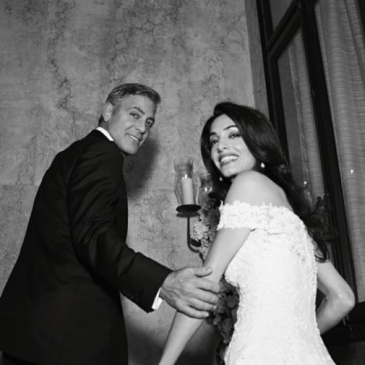 Clooney-Alamuddin: Nέα ερωτική φωτογραφία από το γάμο της χρονιάς 