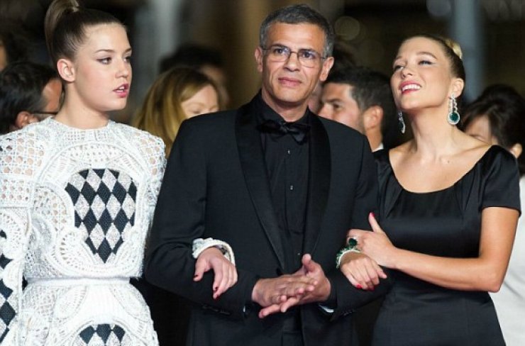 Σοκάρει η Ελληνίδα από τη «Ζωή της Αντέλ»: Μας έβαζε να γυρνάμε λεσβιακές σκηνές επί ώρες