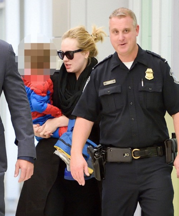 Σπάνια εμφάνιση της Adele με τον 3 ετών γιο της!