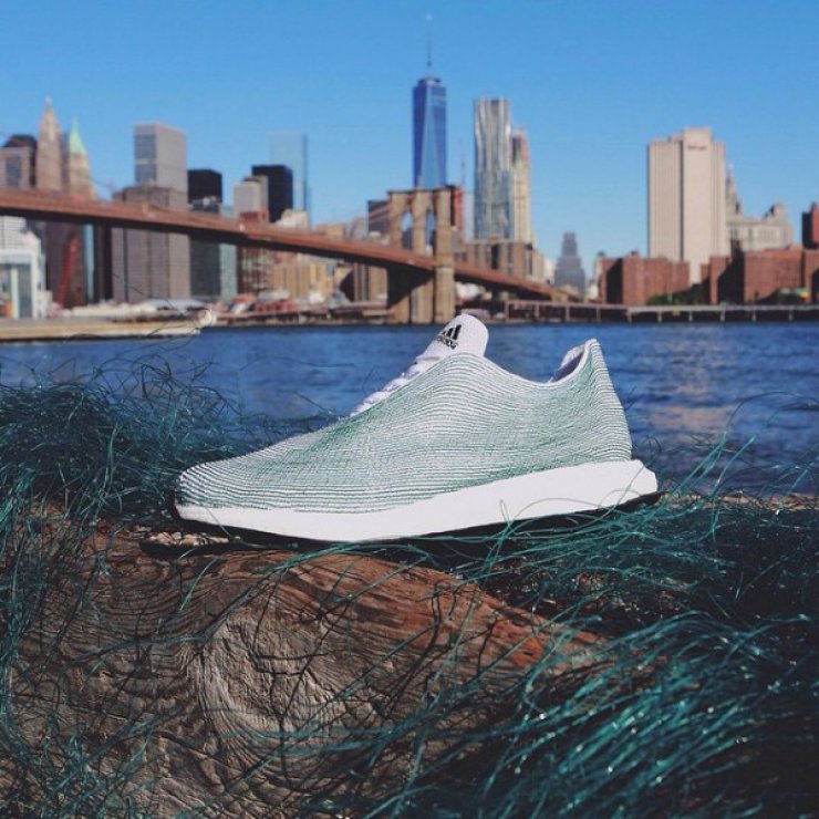 Sneaker φτιαγμένο από σκουπίδια