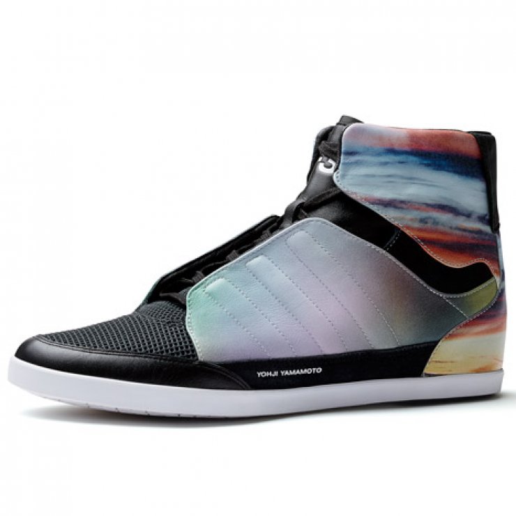 Η Adidas ‘ξαναχτυπά’