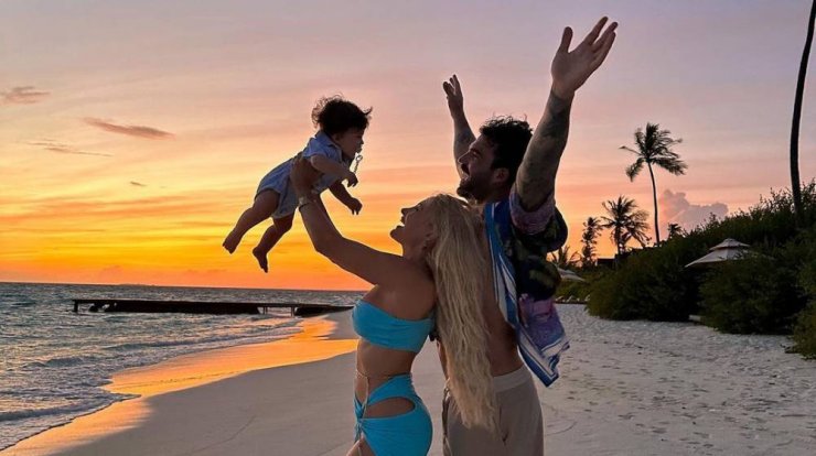 Δημήτρης Αλεξάνδρου: Αγκαλιά με τον “νουνίτο” στις Μαλδίβες [εικόνα]