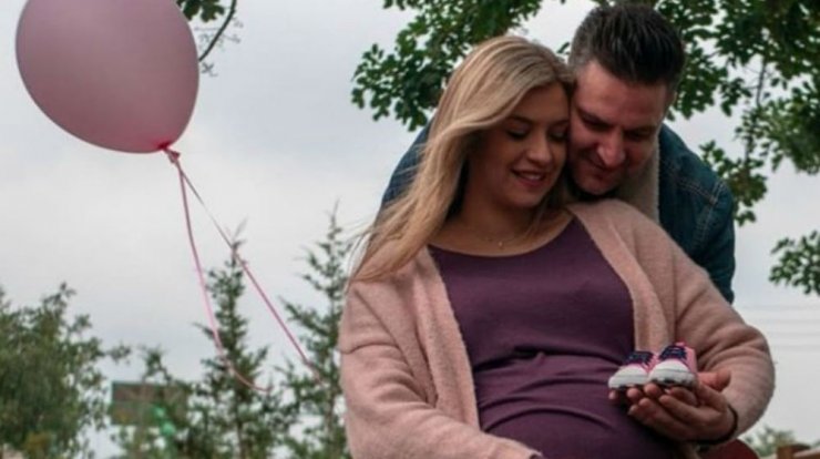 Αφροδίτη Γεωργίου: Οι τρυφερές εικόνες με τον σύζυγό της να της χαϊδεύει τη φουσκωμένη της κοιλιά!