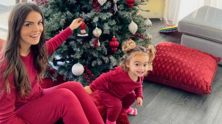 Κρίστη Αγαπίου: Δεν θα πιστεύετε τι έφτιαξε μαζί με την κόρη της στην παραλία [εικόνες]