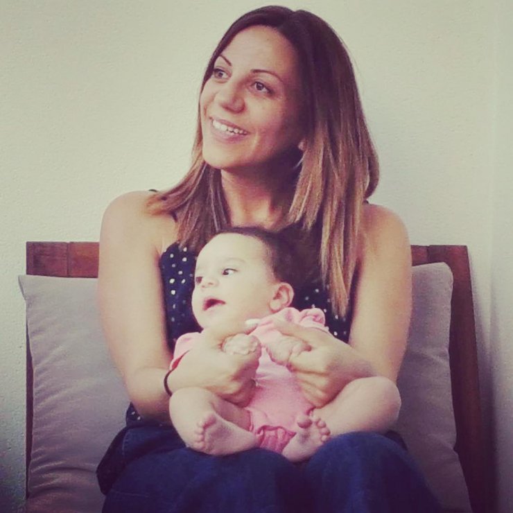 Είναι υπέροχες! Η Κατερίνα Αγαπητού φοράει τα ίδια ρούχα με την κορούλα της! [εικόνα]