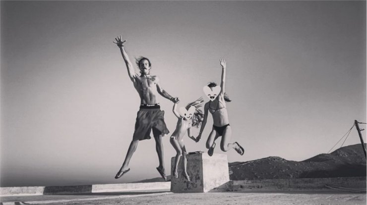 Άγγελος Λάτσιος: Το κυνηγητό στην παραλία με τη μικρή Μαρίνα [εικόνα]