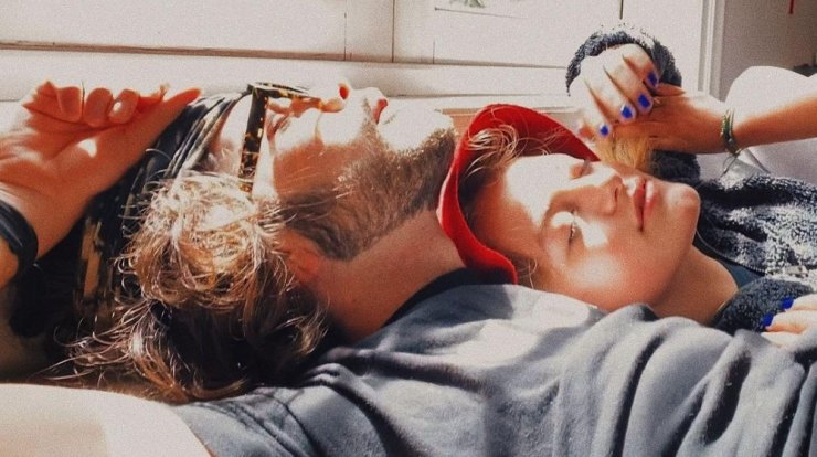 Άγγελος Λάτσιος: Κάνει διακοπές στην Αίγινα με τη Γαία Μερκούρη [εικόνα]