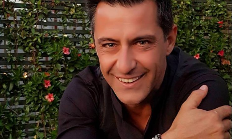 Κωνσταντίνος Αγγελίδης: Τελευταία εξέλιξη για την κατάσταση της υγείας του παρουσιαστή που δίνει μάχη με τη ζωή του μετά από τροχαίο