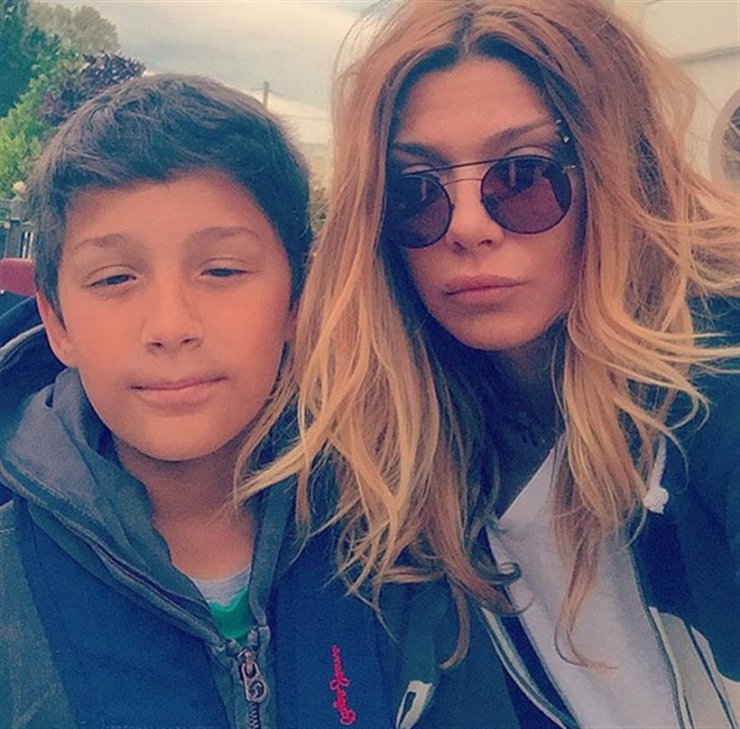 Ο γιος της Αγγελικής Ηλιάδη μιλάει για εκείνην και δεν θα πιστεύετε τι είπε για τη μαμά του!