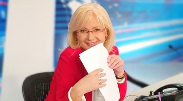 Η Αγγελική Νικολούλη μας συστήνει την αδερφή της και η ομοιότητά τους είναι συγκλονιστική