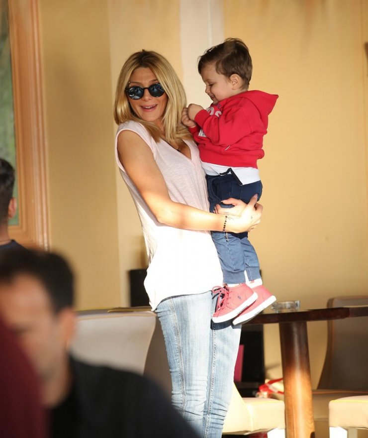 Στιγμές αγωνίας για την Αγγελική Ηλιάδη – Στο νοσοκομείο ο μικρός της γιος! [εικόνα]