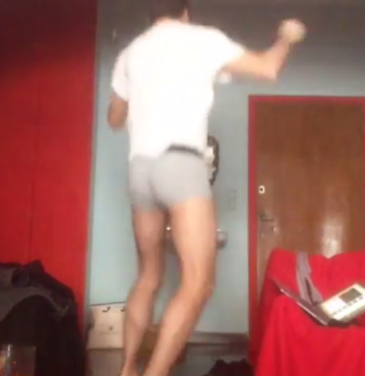 Έλληνας ηθοποιός χορεύει με το εσώρουχο στο instagram και προκαλεί!