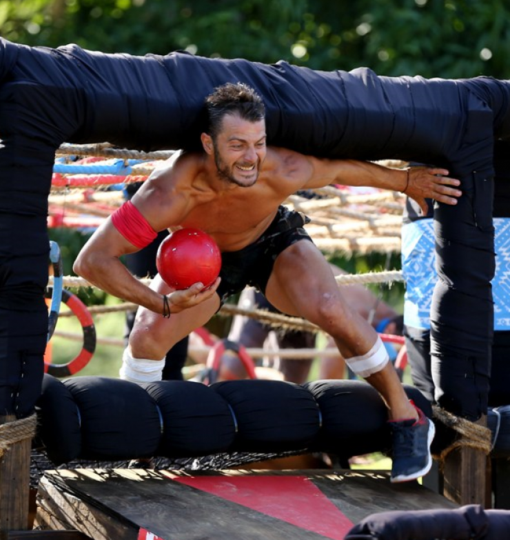 Ποια παρουσιάστρια δήλωσε γοητευμένη από τον Γιώργο Αγγελόπουλο και επιθυμεί να πάει στη Σκιάθο να τον γνωρίσει; [βίντεο]