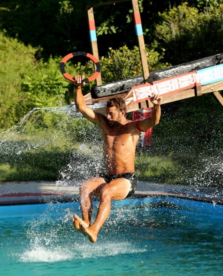 Αυτή είναι η κούκλα σύντροφος του Γιώργου Αγγελόπουλου;