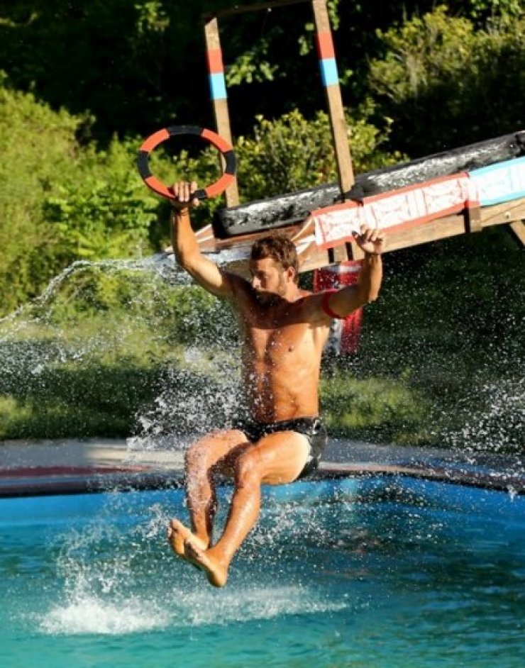 Δείτε στο βίντεο τον Γιώργο Αγγελόπουλο στο πρώτο αγώνισμα εναντίον όλων των "Μαχητών"