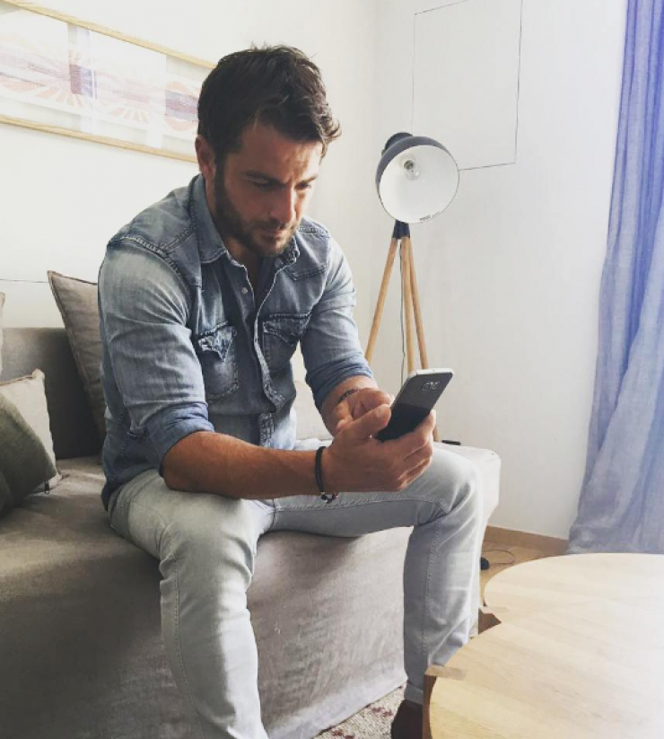 Γιώργος Αγγελόπουλος: Στο πλευρό Ελληνίδας παρουσιάστριας!