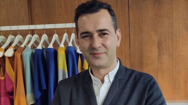 Άγγελος Μπράτης: "Eπειδή είμαι gay δεν ενδιαφέρονται τα media για μένα"