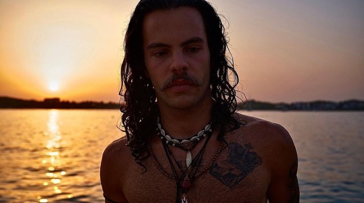 Άγγελος Λάτσιος: Οι φωτογραφίες με τις δύο μικρότερες αδερφές του, Λάουρα και Βαλέρια!