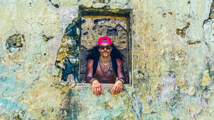 Άγγελος Λάτσιος: Είπε "αντίο" στα μακριά του μαλλιά! [εικόνες]