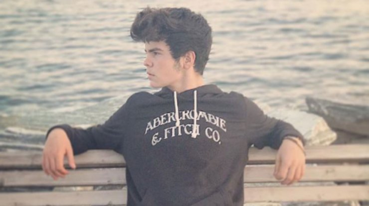 Άγγελος Λάτσιος: Δείτε πως προσπαθεί να προστατευτεί από τον κορωνοϊό ο γιος της Ελένης Μενεγάκη