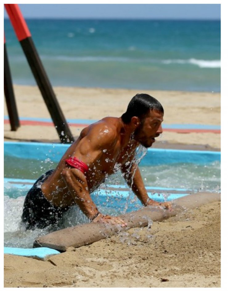 Γνωστή Ελληνίδα τραγουδίστρια αποκαλύπτει: "Αν δεν ήταν ο Γιώργος Αγγελόπουλος θα είχε κινδυνέψει η ζωή μας"