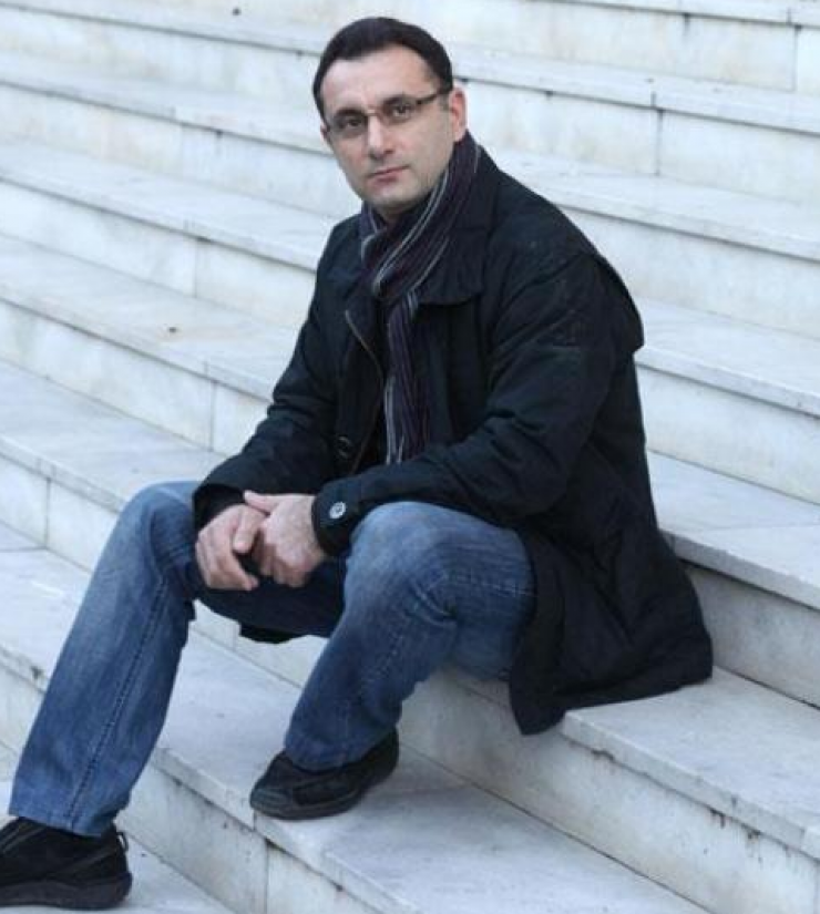 Αιμίλιος Σολωμού: “Τα βραβεία δεν καταξιώνουν ένα βιβλίο ή έναν λογοτέχνη”