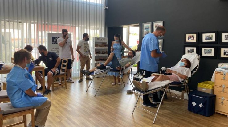 Εθελοντική αιμοδοσία από την εταιρία "Δρογοφάρμα Υγεία & Ομορφιά"