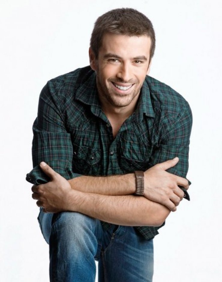 Απίστευτο περιστατικό! Ο Γιάννης Αϊβάζης πήρε το μικρόφωνο από τα χέρια δημοσιογράφου και…