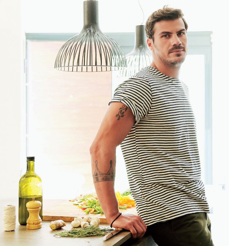 Άκης Πετρετζίκης: "Είτε ήταν τραγουδίστρια η Δήμητρα, είτε υπάλληλος σε γραφείο, εγώ πάλι θα ήμουν μαζί της"