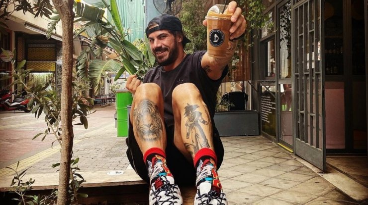 Άκης Πετρετζίκης: Όσα είπε πρώτη φορά για τον ερχομό του παιδιού του [βίντεο]