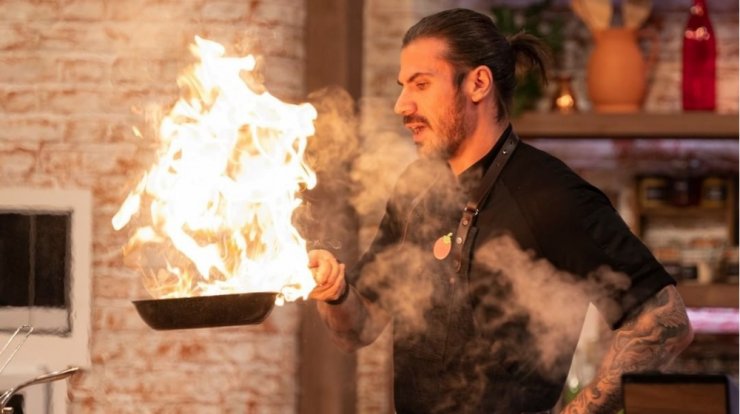 Άκης Πετρετζίκης: Ο πίνακας - έργο τέχνης που έχει με το πρόσωπό του [εικόνα]