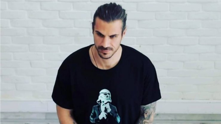 Άκης Πετρετζίκης: Η αλλαγή που έκανε στην εμφάνισή του μετά τη γέννηση του γιου του [εικόνα]