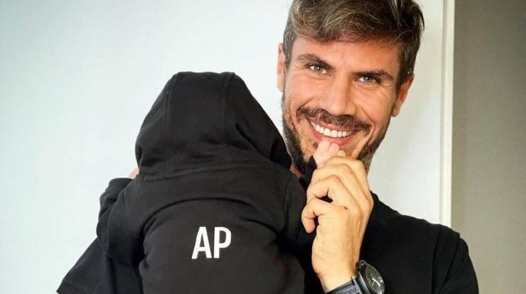 Άκης Πετρετζίκης: Ο γλυκός "διάλογος" που έκανε με τον γιο του σε βόλτα τους [βίντεο]