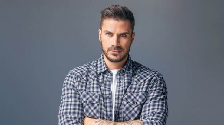 Άκης Πετρετζίκης: Έκλεισε όλα τα μαγαζιά εστίασης του στην Αθήνα