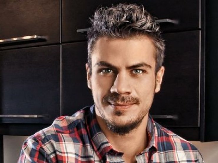 Δείτε τον Άκη Πετρετζίκη να ποζάρει μαζί με τον Σάκη Ρουβά της Κίνας!