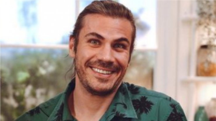 Άκης Πετρετζίκης: Μάθαμε από τον ίδιο πότε θα έρθει στον κόσμο ο γιος του [βίντεο]