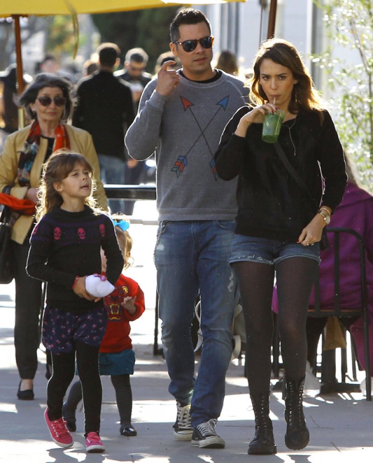 Jessica Alba: Οικογενειακή έξοδος σε λούνα παρκ [φωτογραφίες]