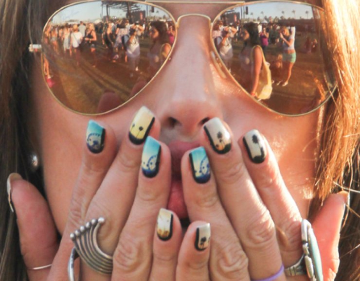 Ποιο διάσημο μοντέλο έχει αυτά τα νύχια; [εικόνες]